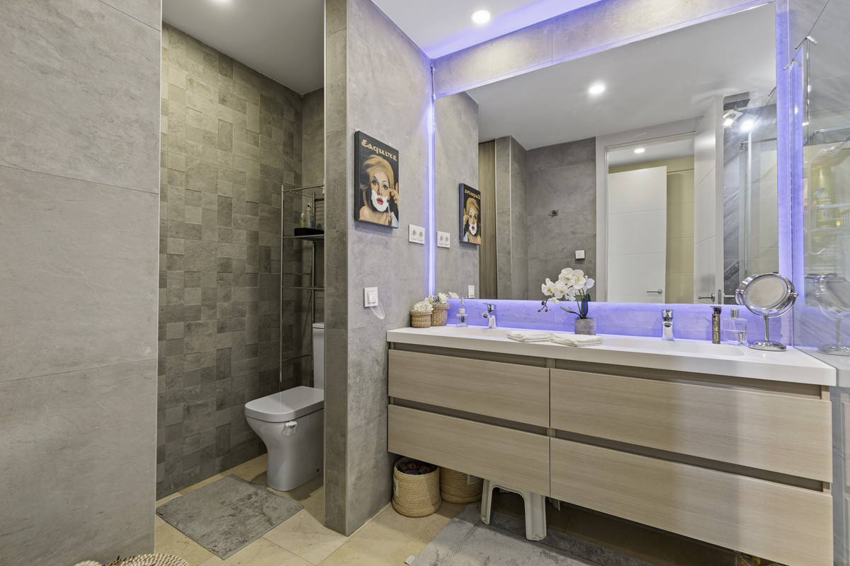 2 Bed Apartment for sale in Casares Costa Del Sol, Málaga, Spain