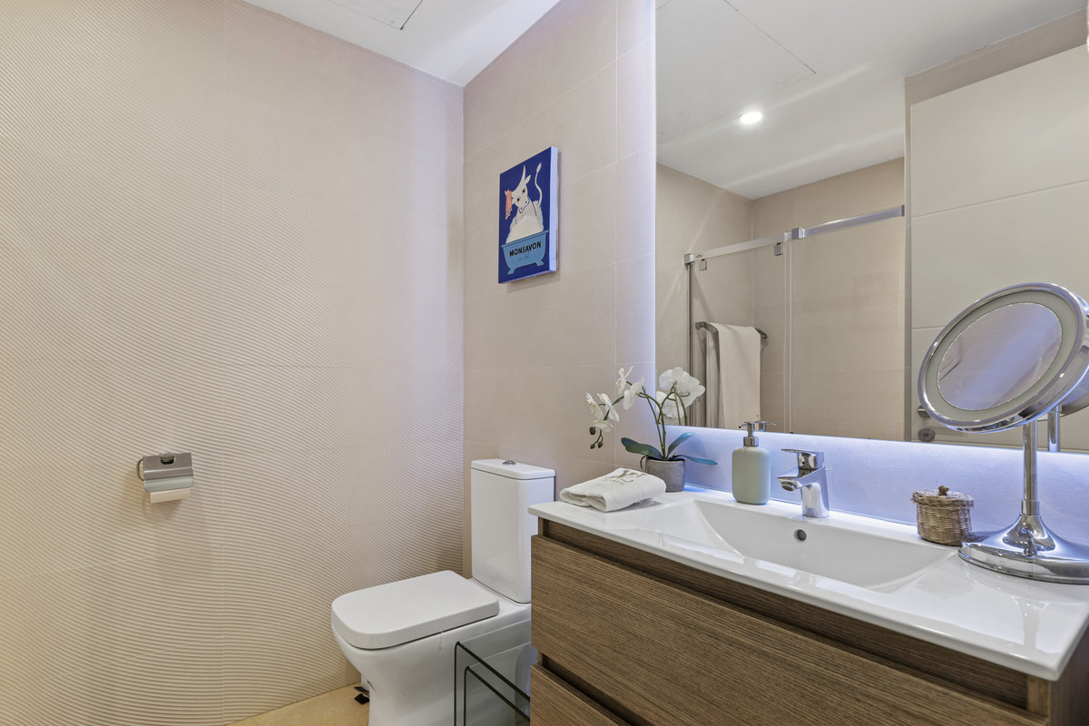 2 Bed Apartment for sale in Casares Costa Del Sol, Málaga, Spain
