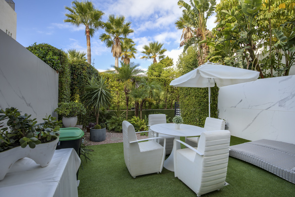 2 Bed Apartment for sale in Casares Costa Del Sol, Málaga, Spain