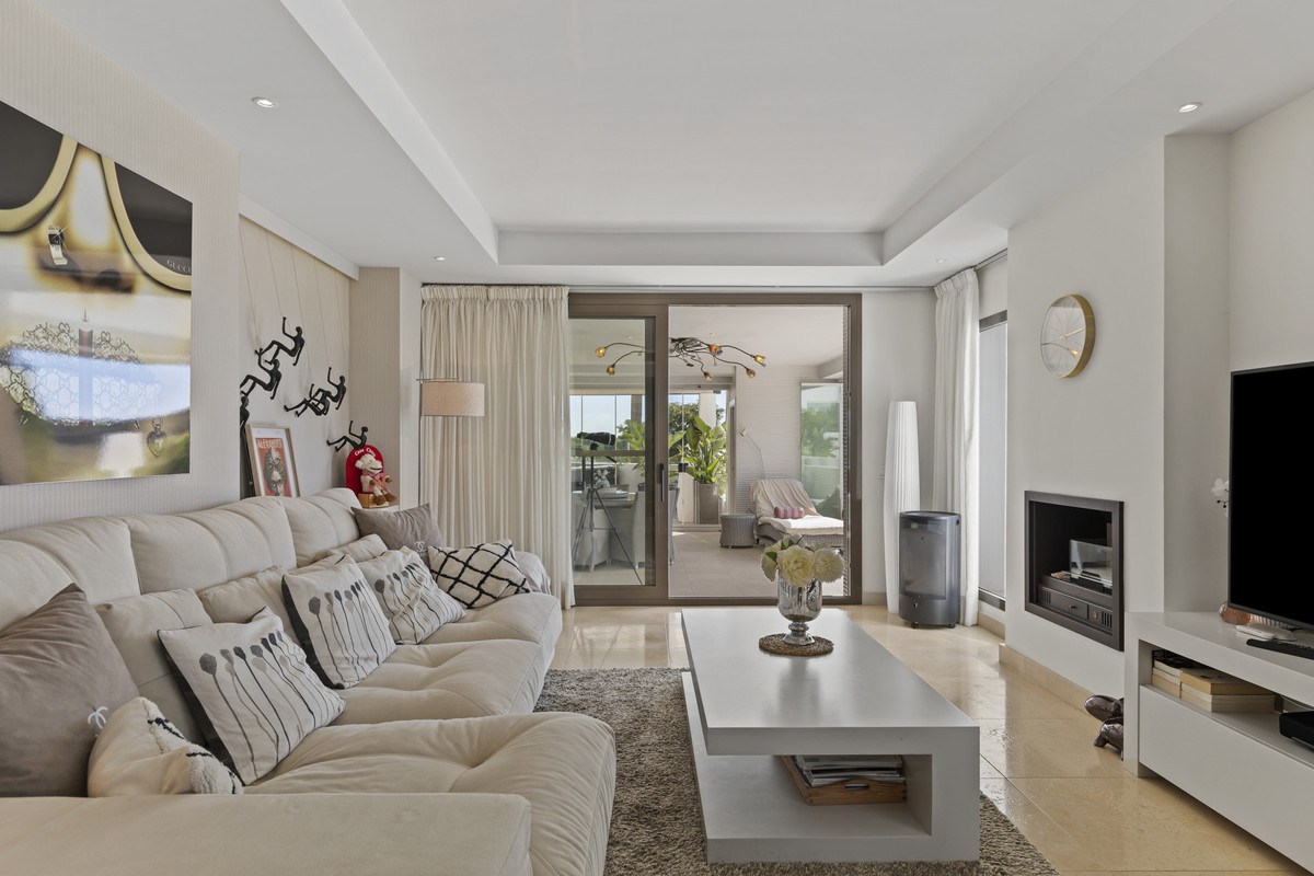 2 Bed Apartment for sale in Casares Costa Del Sol, Málaga, Spain