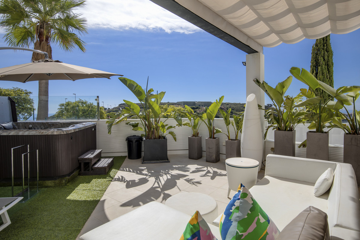 2 Bed Apartment for sale in Casares Costa Del Sol, Málaga, Spain