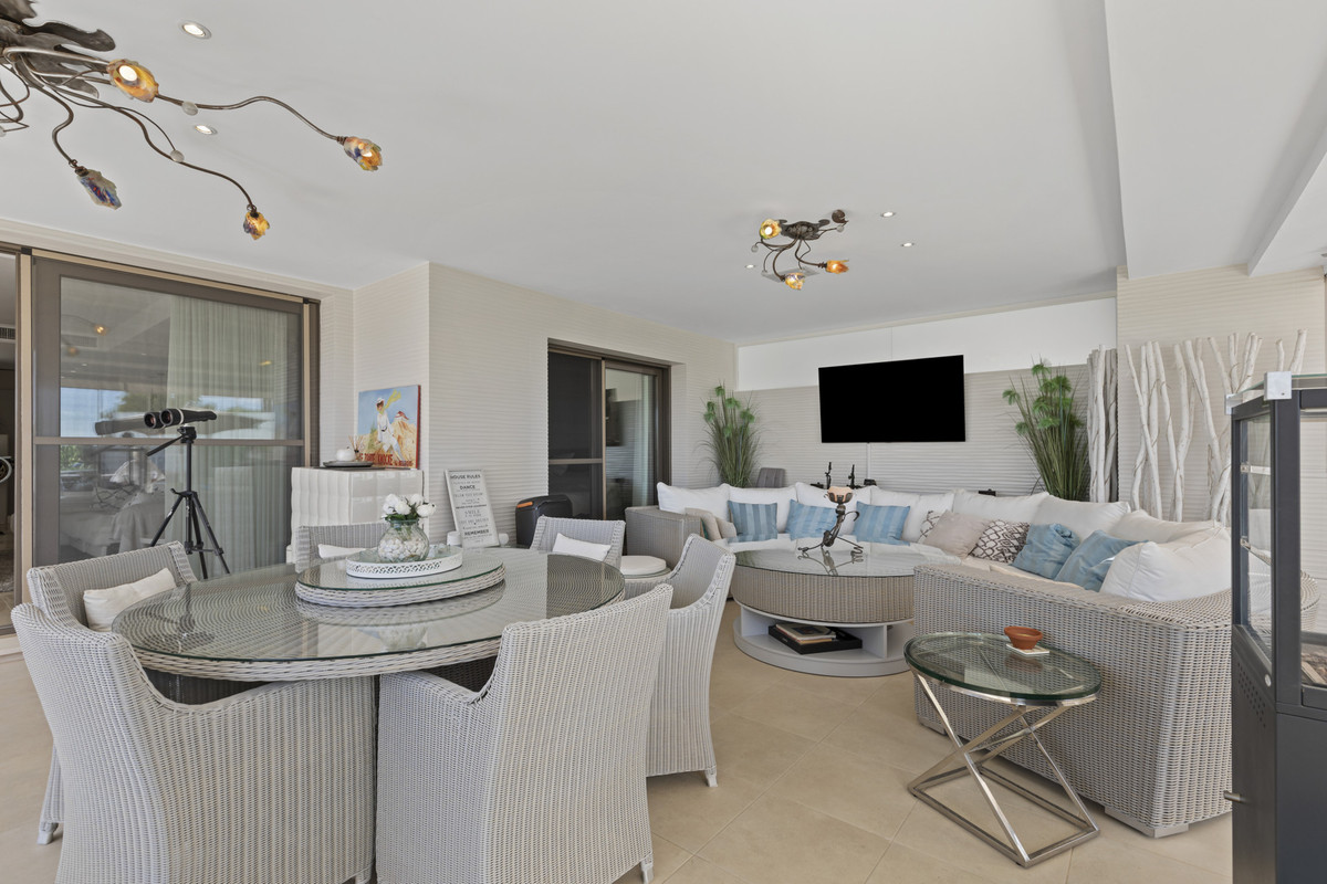 2 Bed Apartment for sale in Casares Costa Del Sol, Málaga, Spain