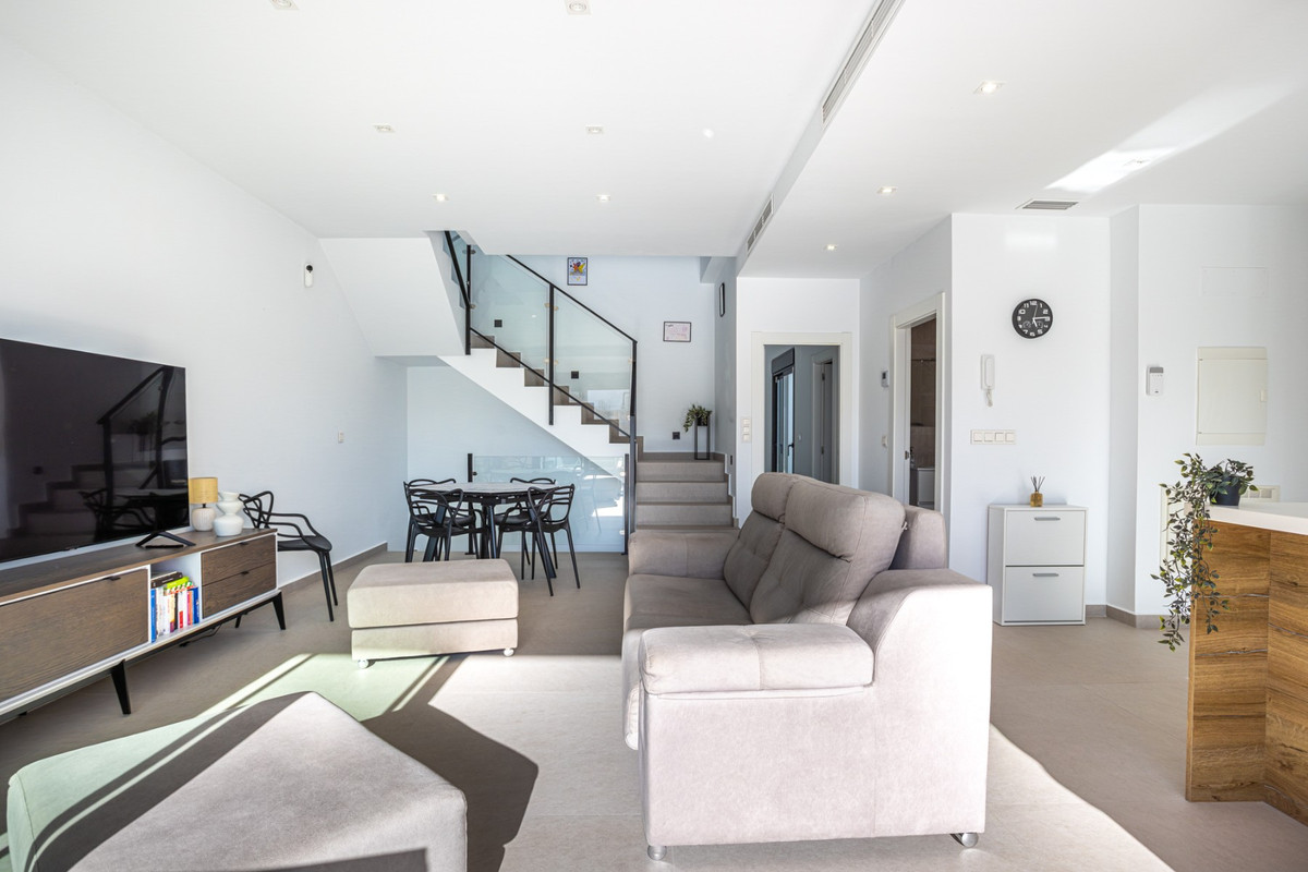 Se vende Villa - Chalet de 4 dormitorios en Costa Blanca, Alicante, España