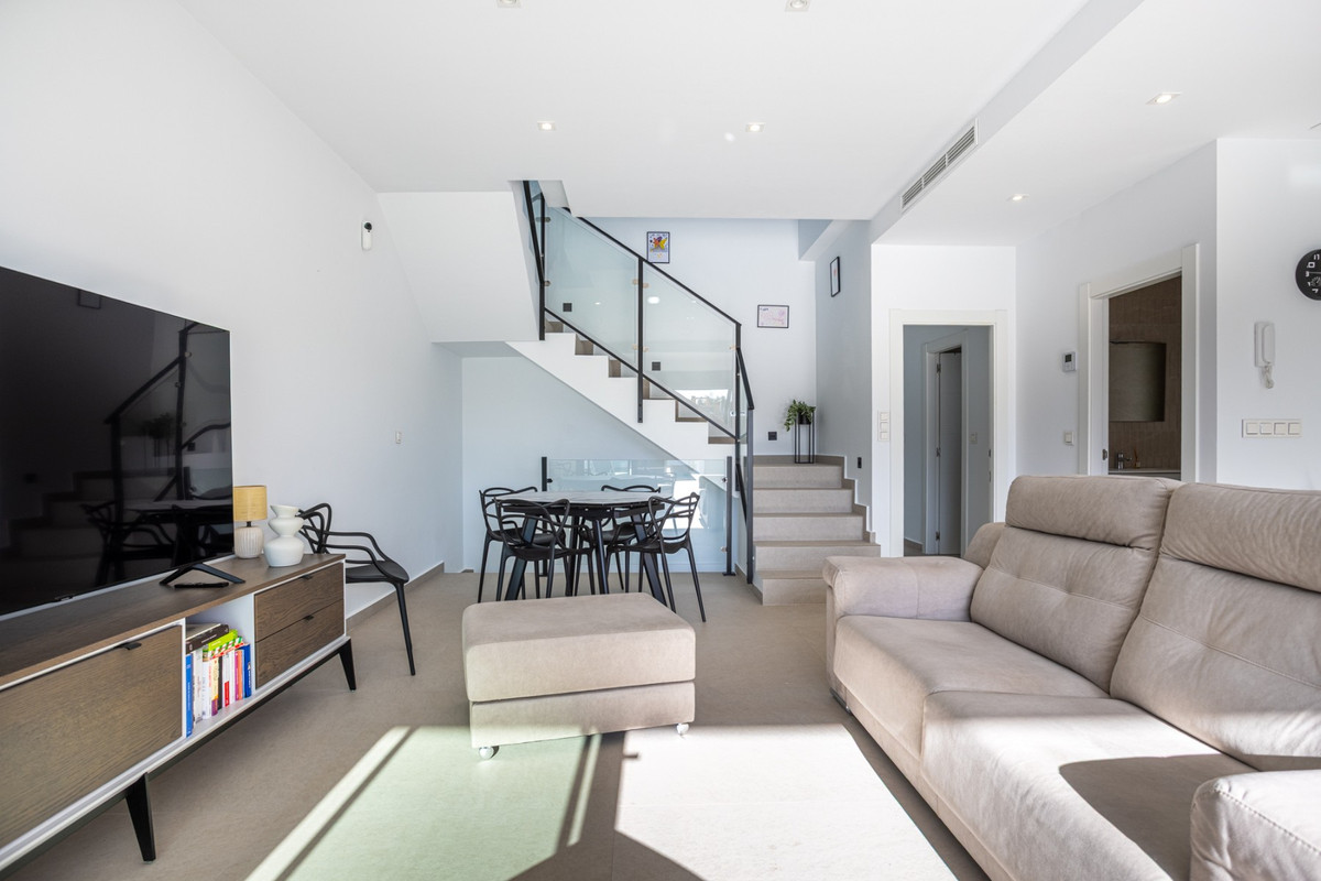 Se vende Villa - Chalet de 4 dormitorios en Costa Blanca, Alicante, España