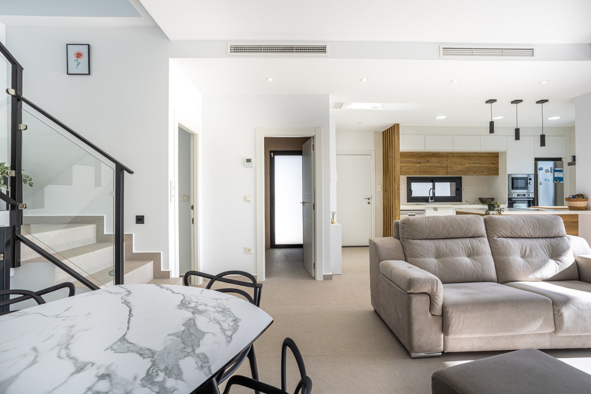 Se vende Villa - Chalet de 4 dormitorios en Costa Blanca, Alicante, España