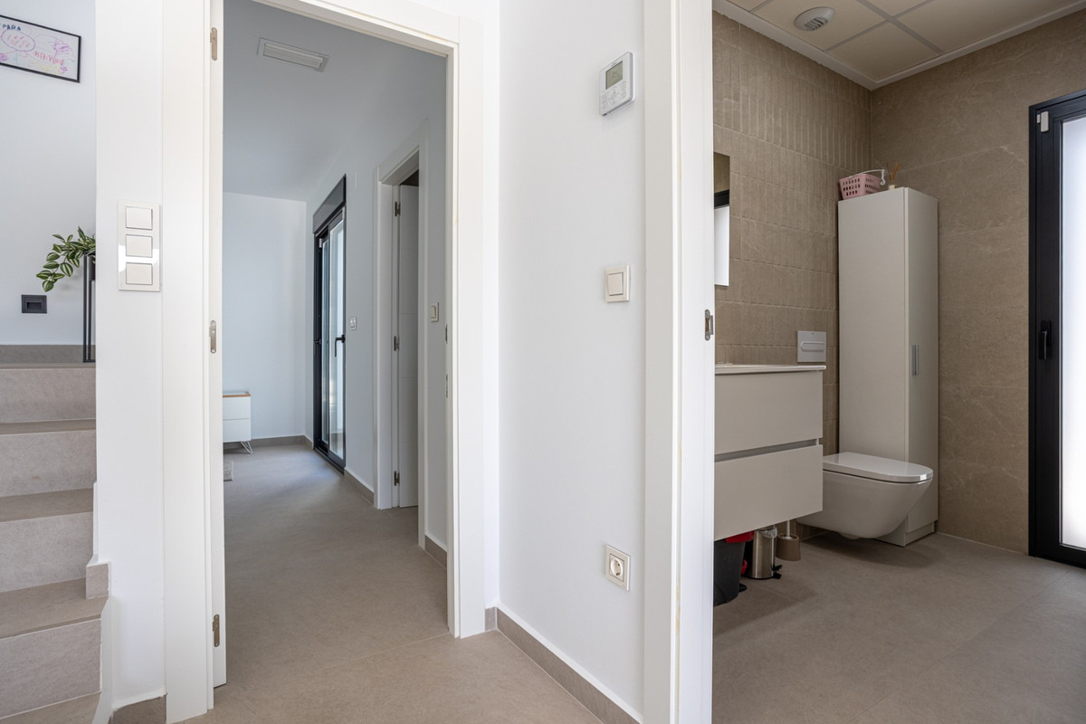 Se vende Villa - Chalet de 4 dormitorios en Costa Blanca, Alicante, España