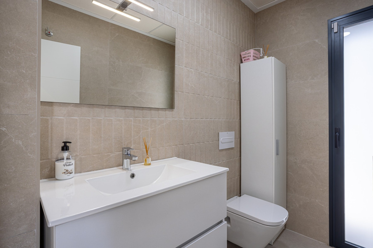 Se vende Villa - Chalet de 4 dormitorios en Costa Blanca, Alicante, España