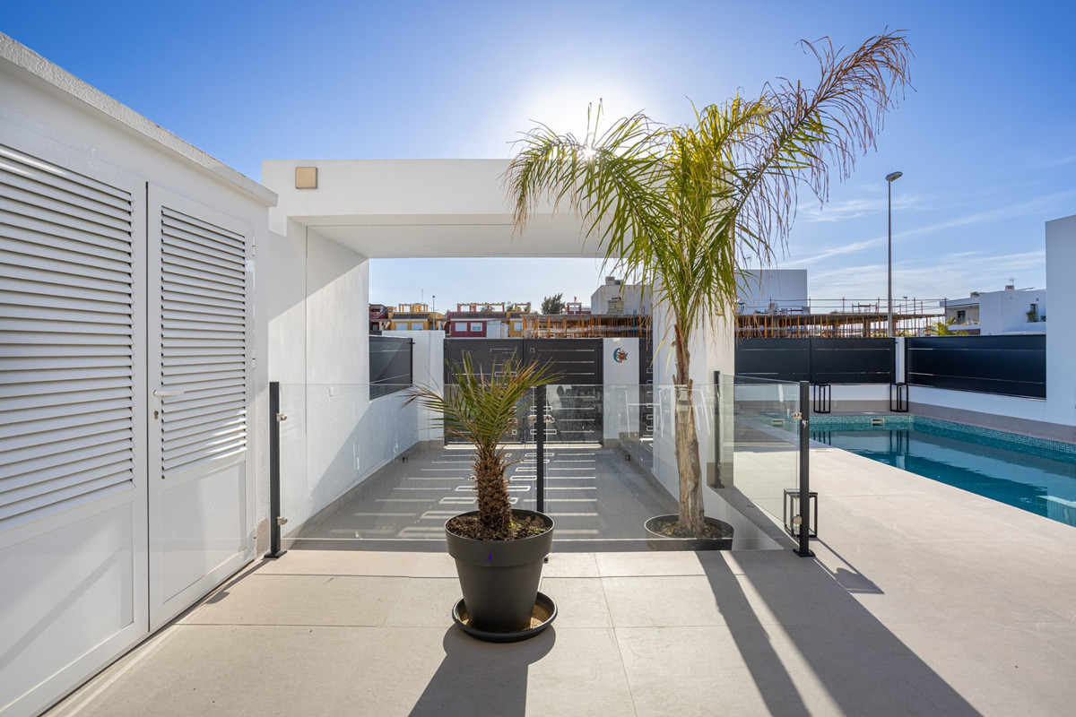 Se vende Villa - Chalet de 4 dormitorios en Costa Blanca, Alicante, España