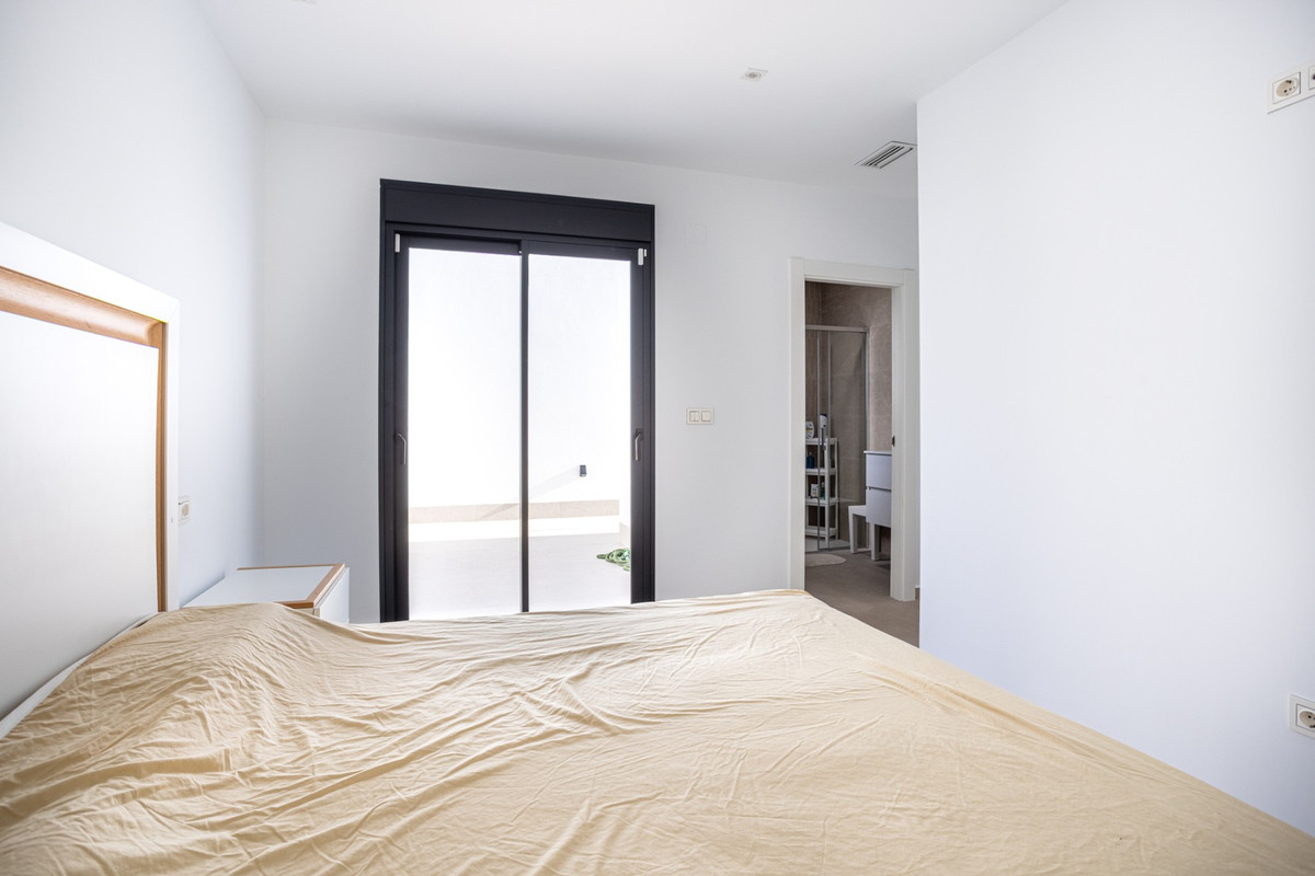 Se vende Villa - Chalet de 4 dormitorios en Costa Blanca, Alicante, España
