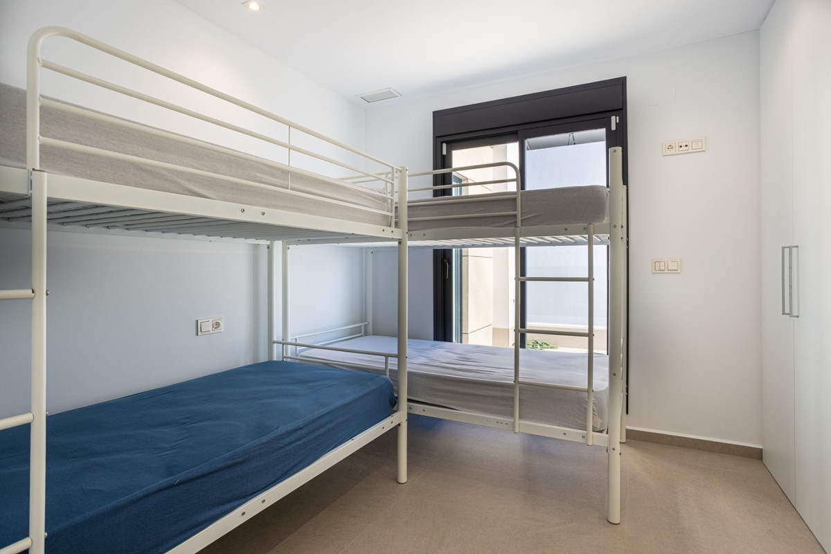 Se vende Villa - Chalet de 4 dormitorios en Costa Blanca, Alicante, España