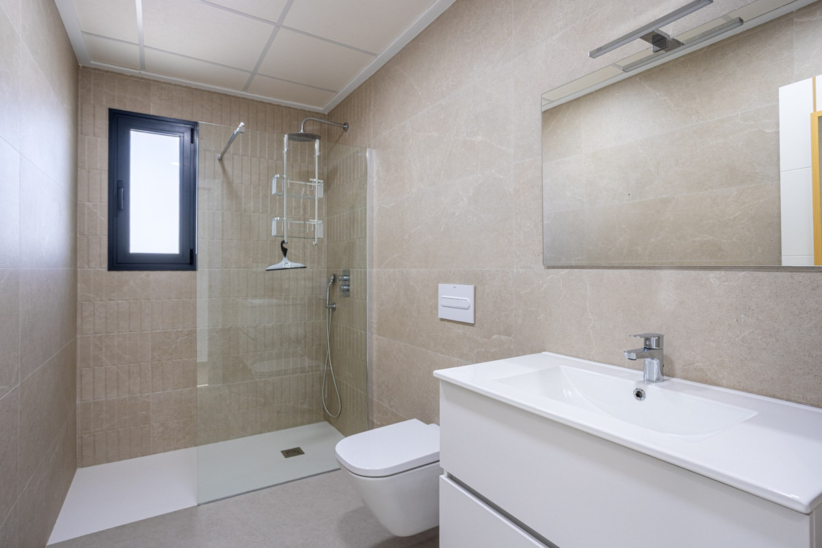 Se vende Villa - Chalet de 4 dormitorios en Costa Blanca, Alicante, España