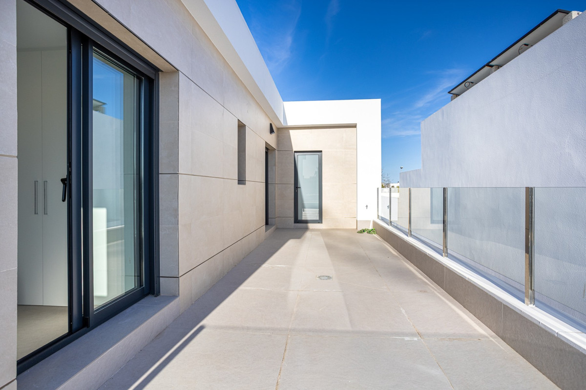 Se vende Villa - Chalet de 4 dormitorios en Costa Blanca, Alicante, España