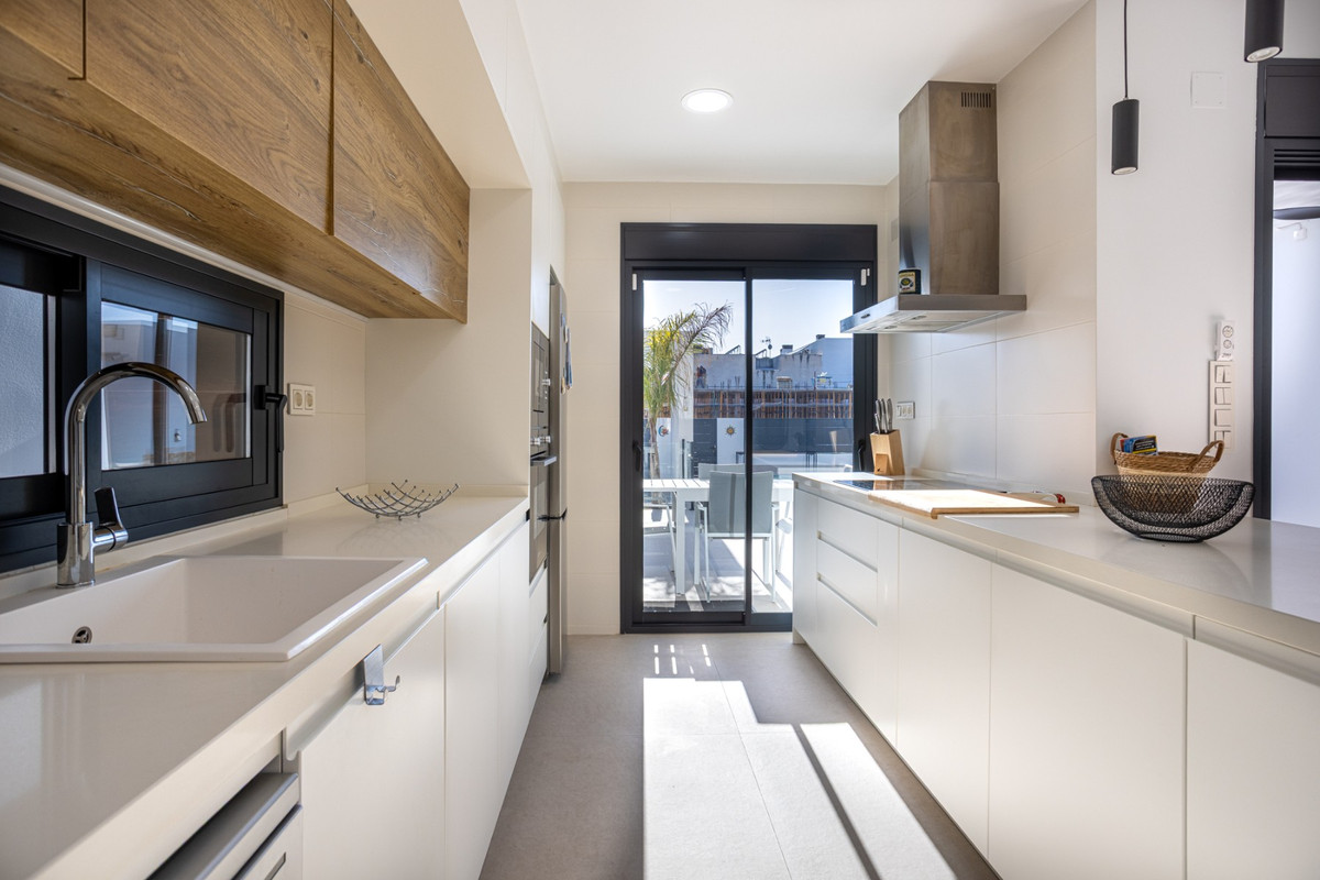 Se vende Villa - Chalet de 4 dormitorios en Costa Blanca, Alicante, España