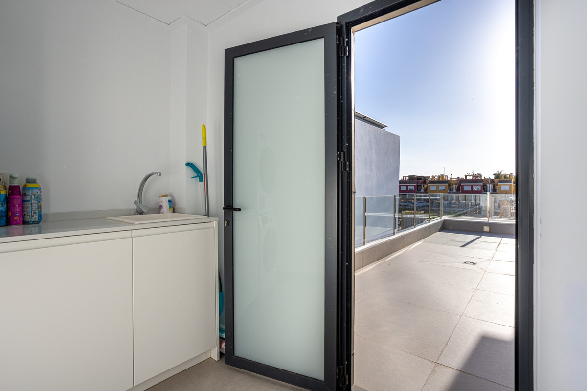 Se vende Villa - Chalet de 4 dormitorios en Costa Blanca, Alicante, España
