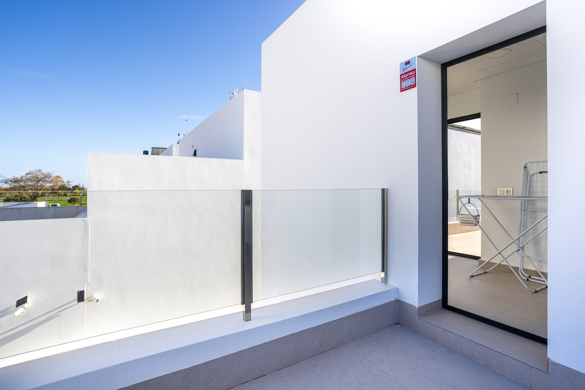 Se vende Villa - Chalet de 4 dormitorios en Costa Blanca, Alicante, España