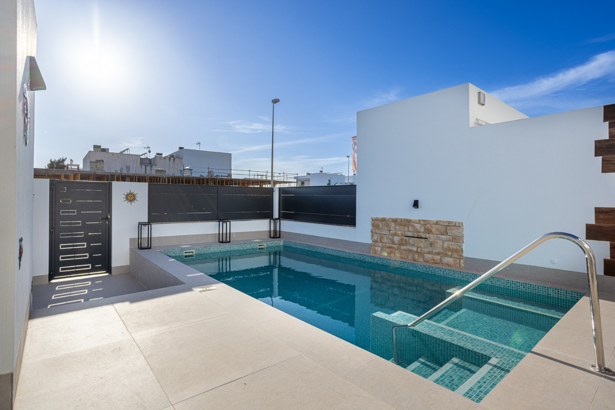 Se vende Villa - Chalet de 4 dormitorios en Costa Blanca, Alicante, España
