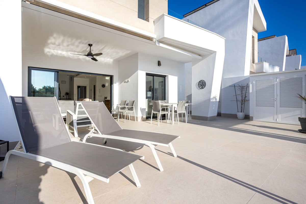 Se vende Villa - Chalet de 4 dormitorios en Costa Blanca, Alicante, España