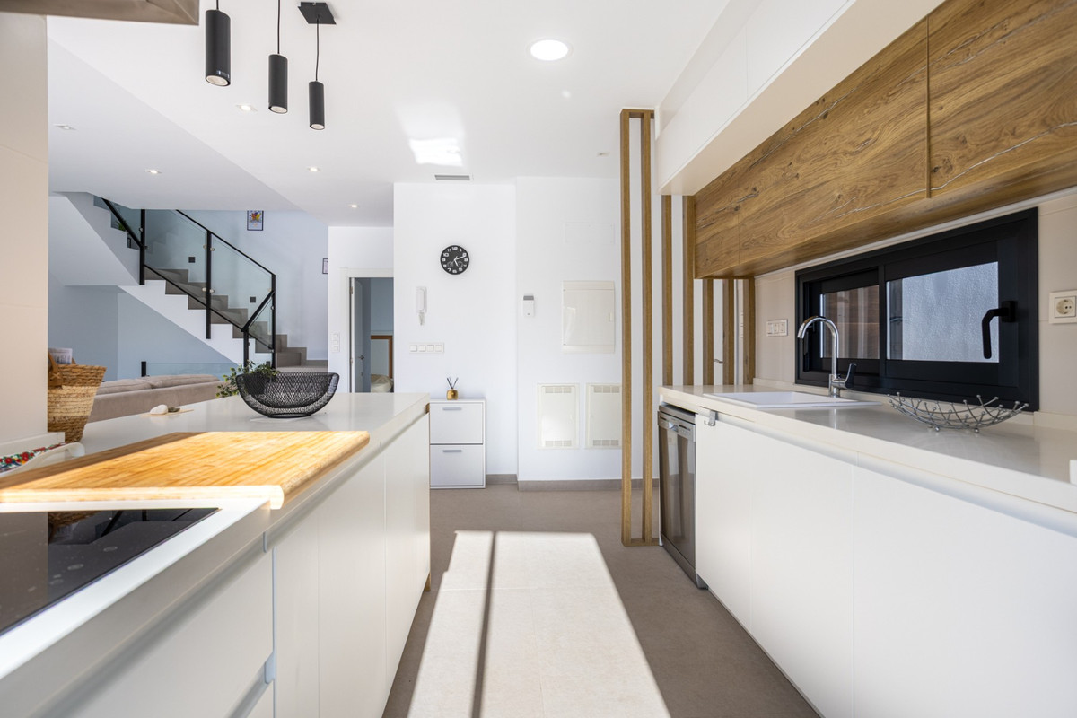 Se vende Villa - Chalet de 4 dormitorios en Costa Blanca, Alicante, España