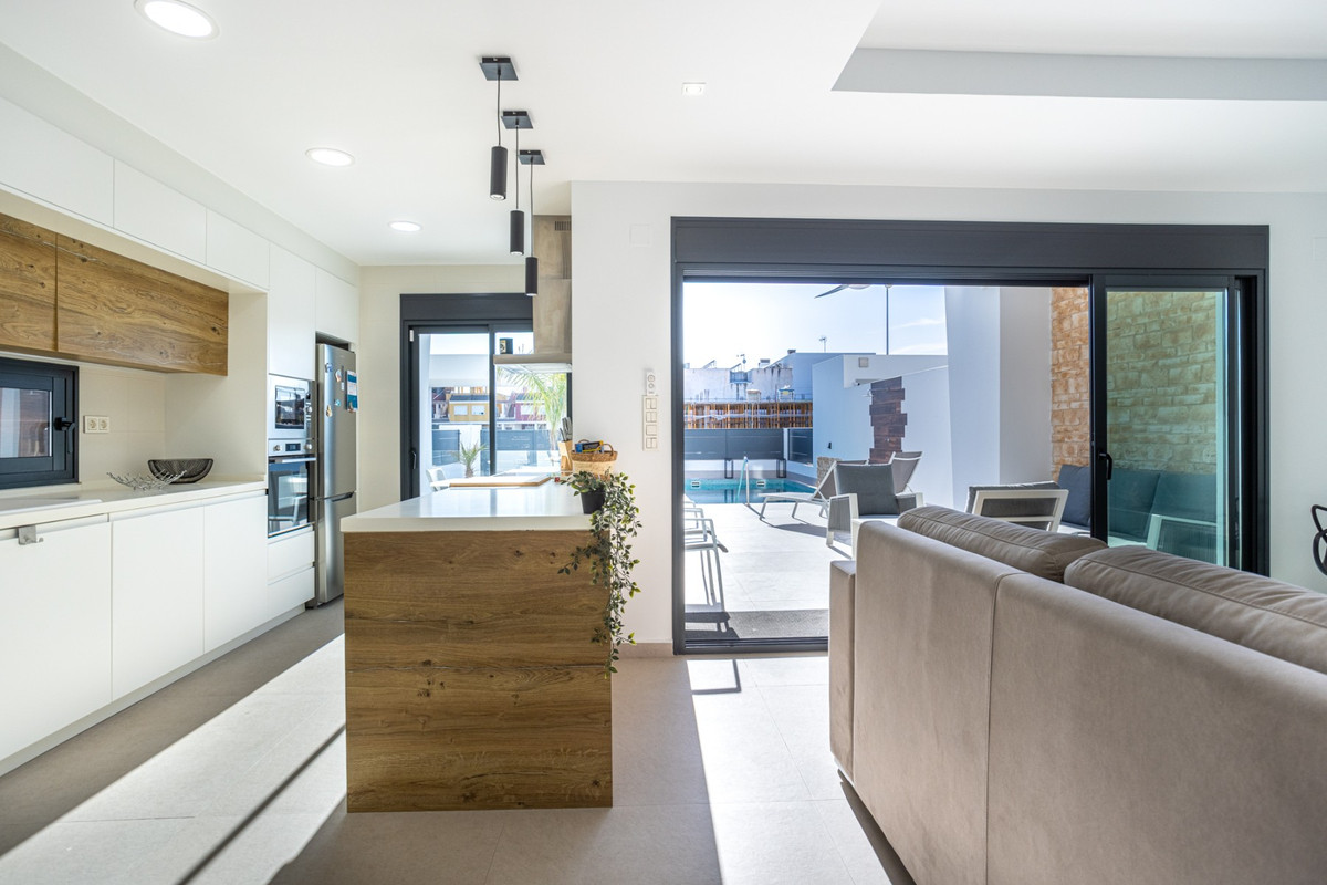 Se vende Villa - Chalet de 4 dormitorios en Costa Blanca, Alicante, España
