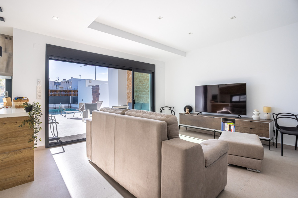 Se vende Villa - Chalet de 4 dormitorios en Costa Blanca, Alicante, España
