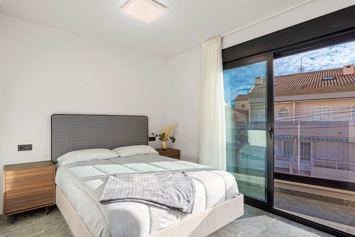 Se vende Pareada de 4 dormitorios en Costa Blanca, Alicante, España