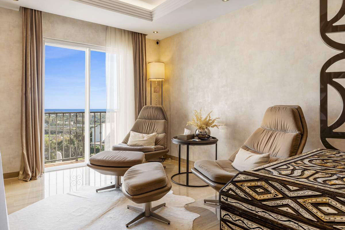 4 Bed Apartment for sale in Benahavís Costa Del Sol, Málaga, Spain
