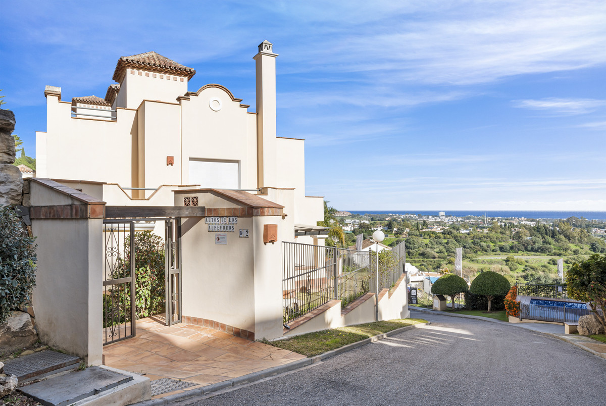 4 Bed Apartment for sale in Benahavís Costa Del Sol, Málaga, Spain