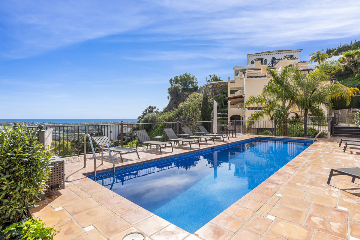 4 Bed Apartment for sale in Benahavís Costa Del Sol, Málaga, Spain