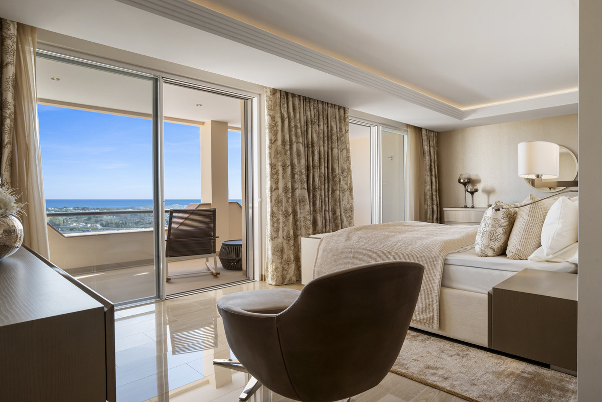 4 Bed Apartment for sale in Benahavís Costa Del Sol, Málaga, Spain
