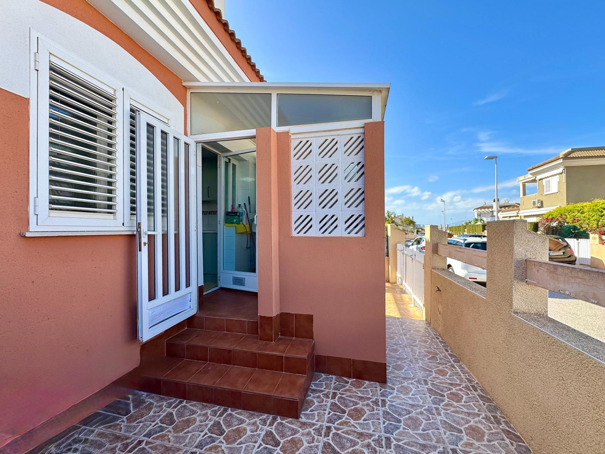 Se vende Villa - Chalet de 3 dormitorios en Costa Blanca, Alicante, España