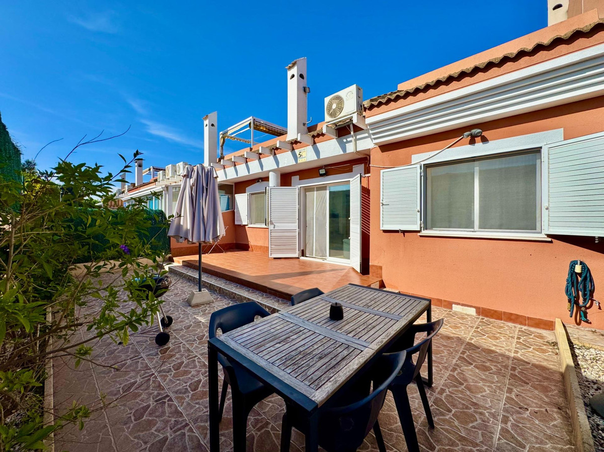 Se vende Villa - Chalet de 3 dormitorios en Costa Blanca, Alicante, España
