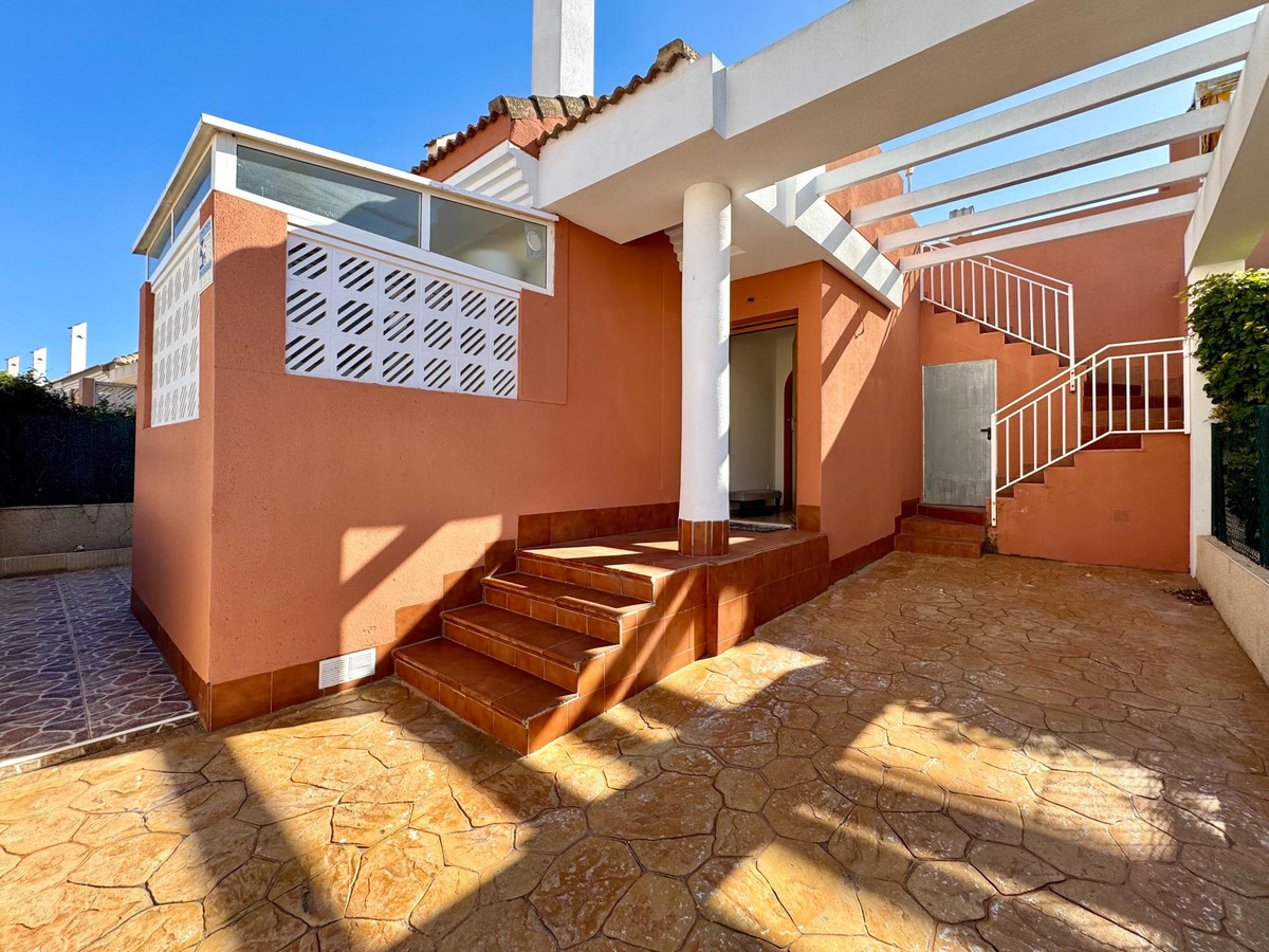 Se vende Villa - Chalet de 3 dormitorios en Costa Blanca, Alicante, España