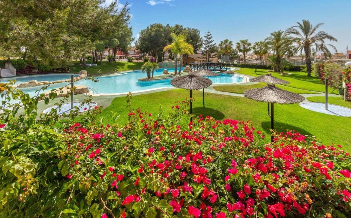 Se vende Villa - Chalet de 3 dormitorios en Costa Blanca, Alicante, España