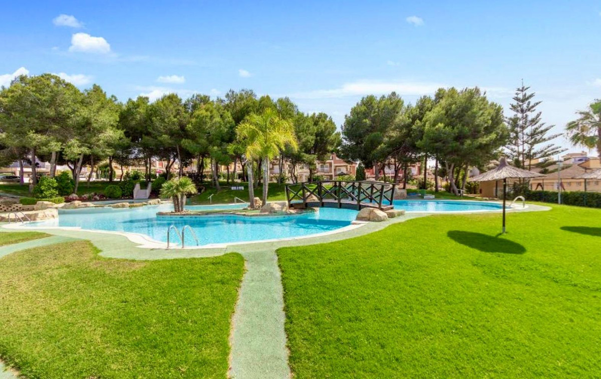 Se vende Villa - Chalet de 3 dormitorios en Costa Blanca, Alicante, España