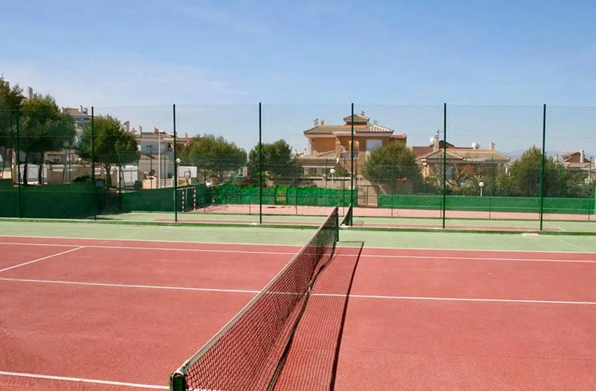Se vende Villa - Chalet de 3 dormitorios en Costa Blanca, Alicante, España