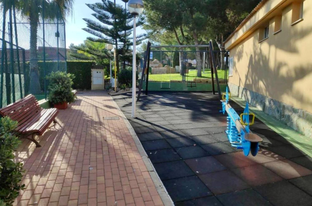 Se vende Villa - Chalet de 3 dormitorios en Costa Blanca, Alicante, España
