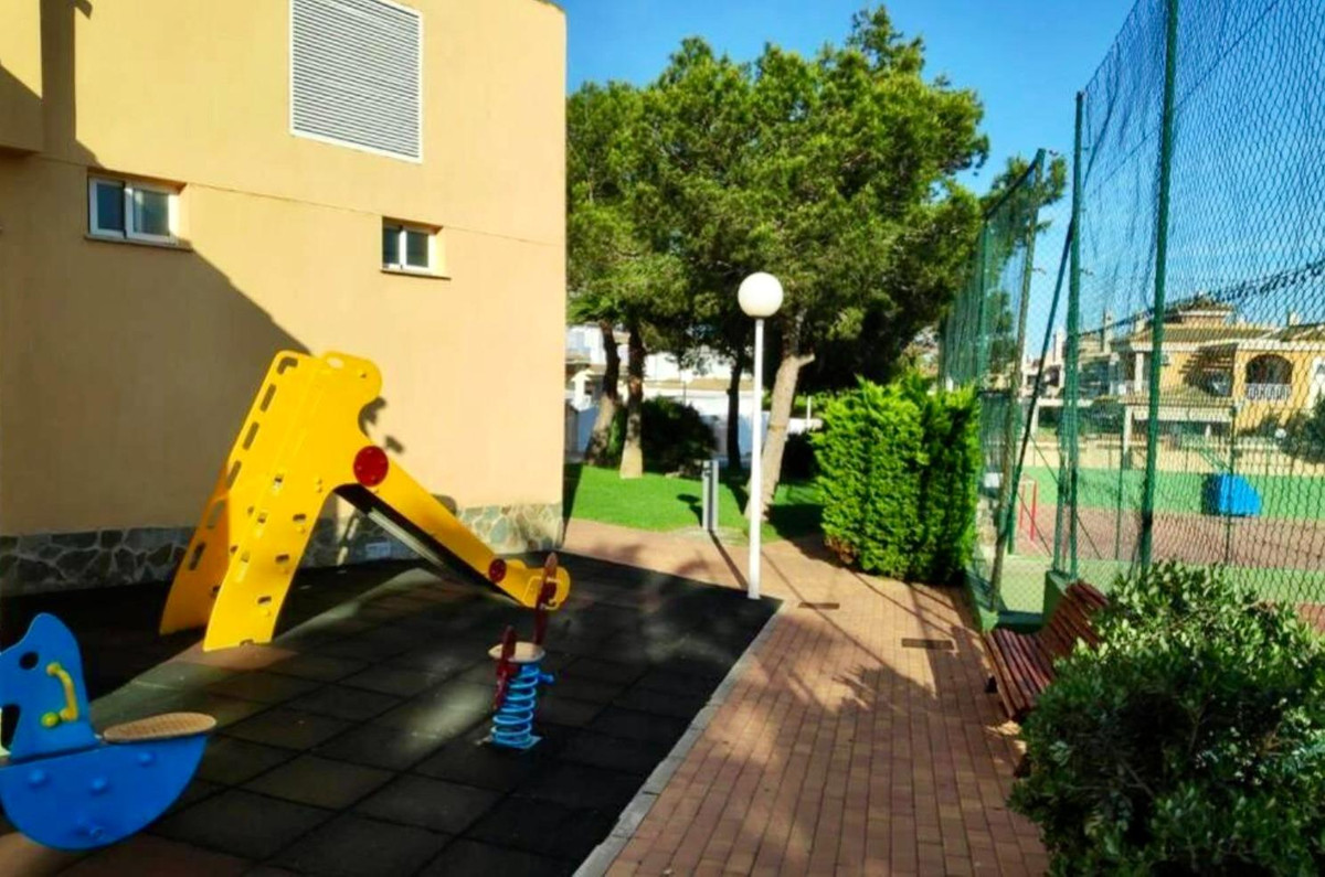 Se vende Villa - Chalet de 3 dormitorios en Costa Blanca, Alicante, España
