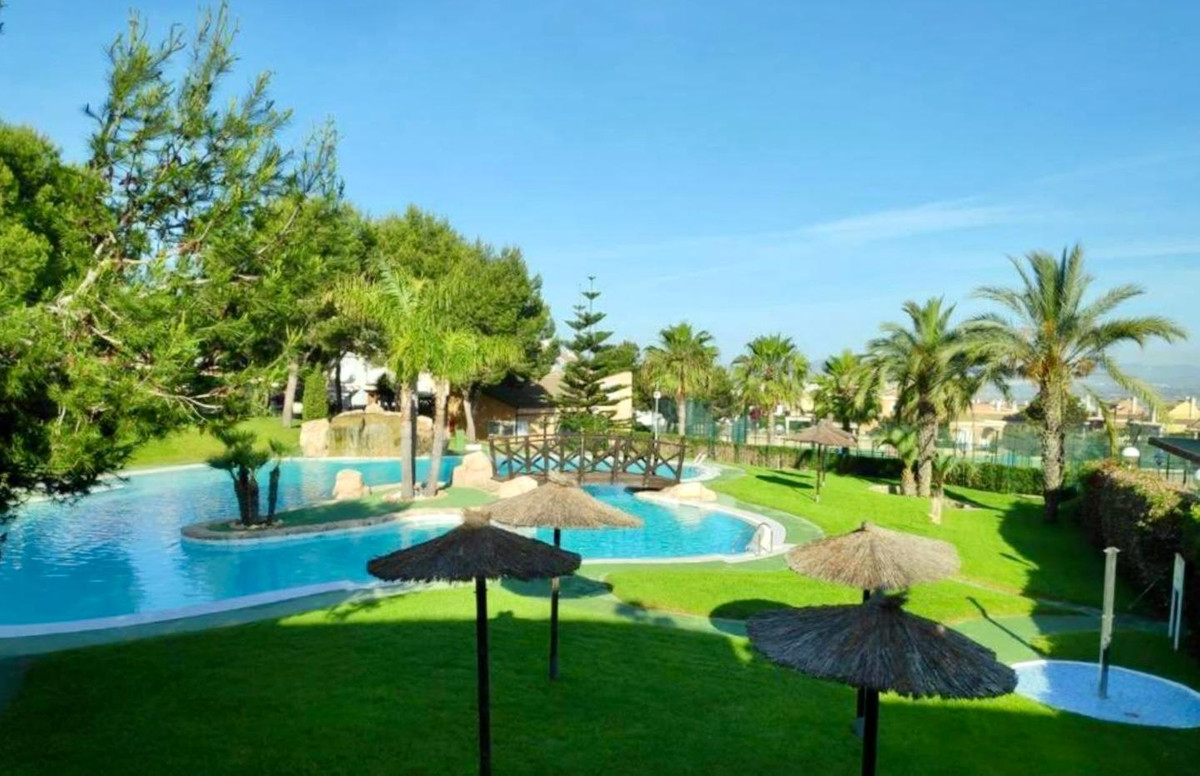 Se vende Villa - Chalet de 3 dormitorios en Costa Blanca, Alicante, España