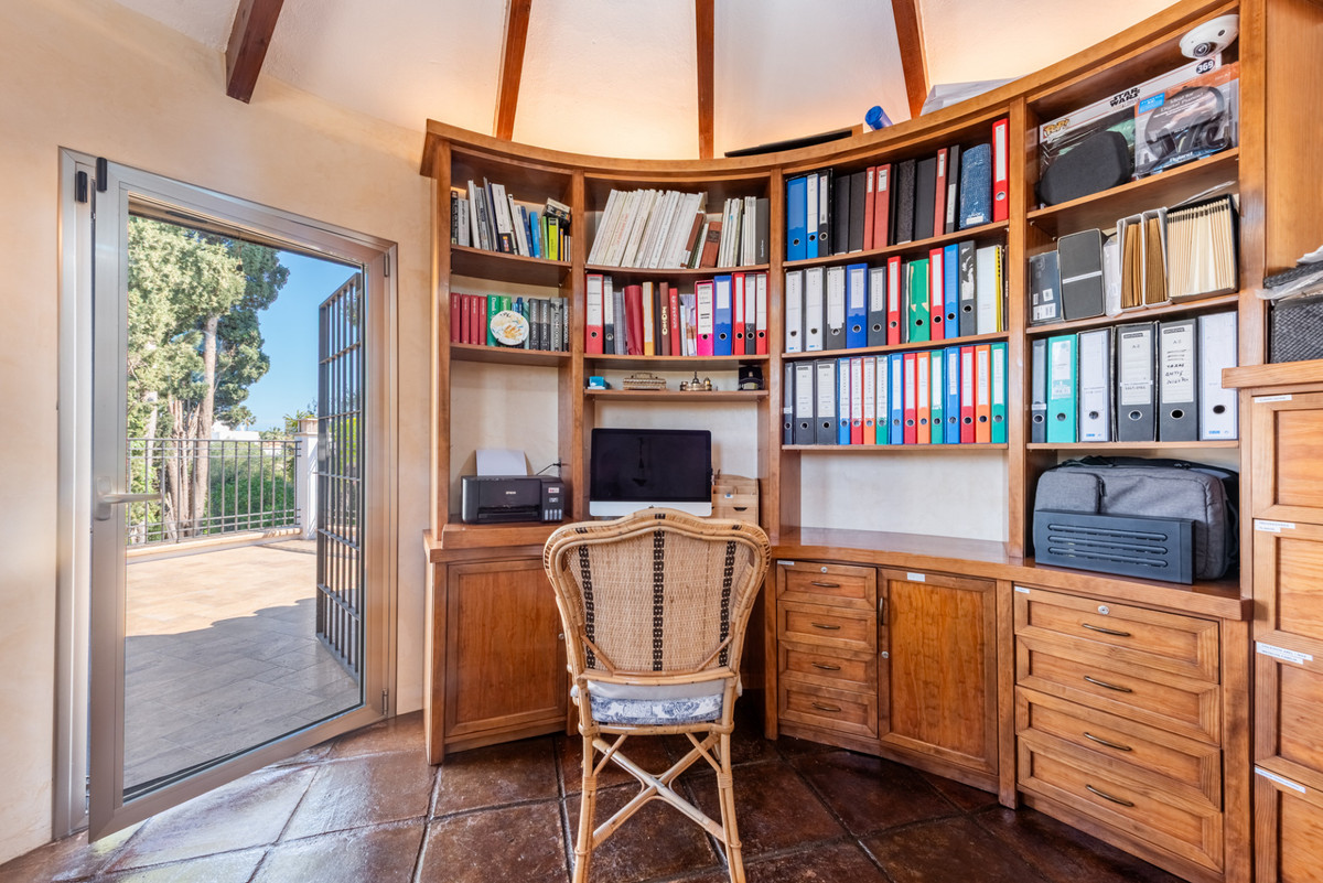 Se vende Villa - Chalet de 4 dormitorios en Costa Del Sol, Málaga, España