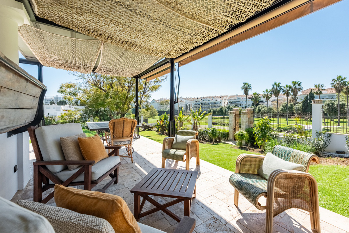 Se vende Villa - Chalet de 4 dormitorios en Costa Del Sol, Málaga, España