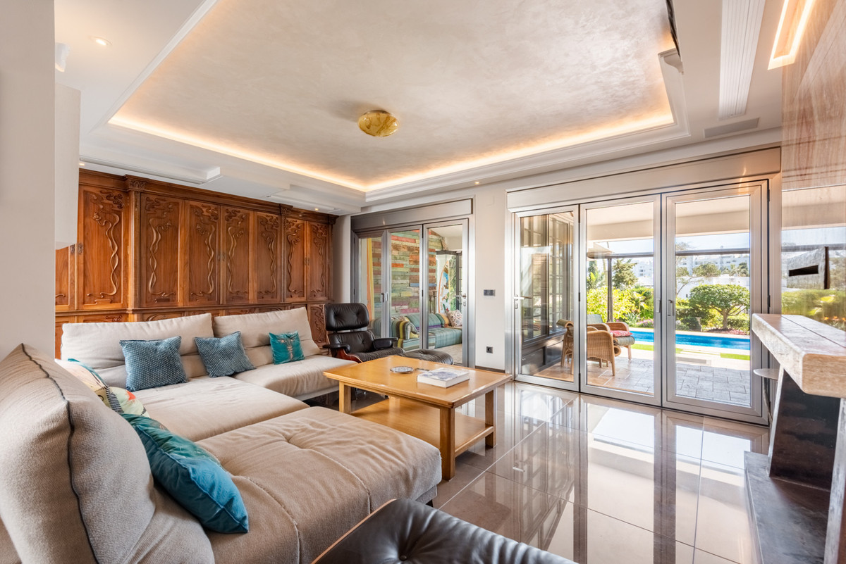 Se vende Villa - Chalet de 4 dormitorios en Costa Del Sol, Málaga, España