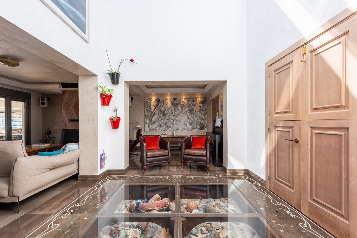 Se vende Villa - Chalet de 4 dormitorios en Costa Del Sol, Málaga, España