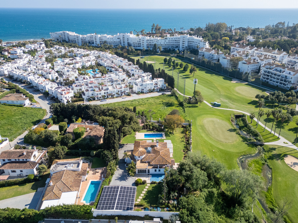 Se vende Villa - Chalet de 4 dormitorios en Costa Del Sol, Málaga, España
