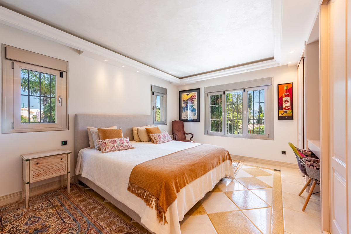 Se vende Villa - Chalet de 4 dormitorios en Costa Del Sol, Málaga, España