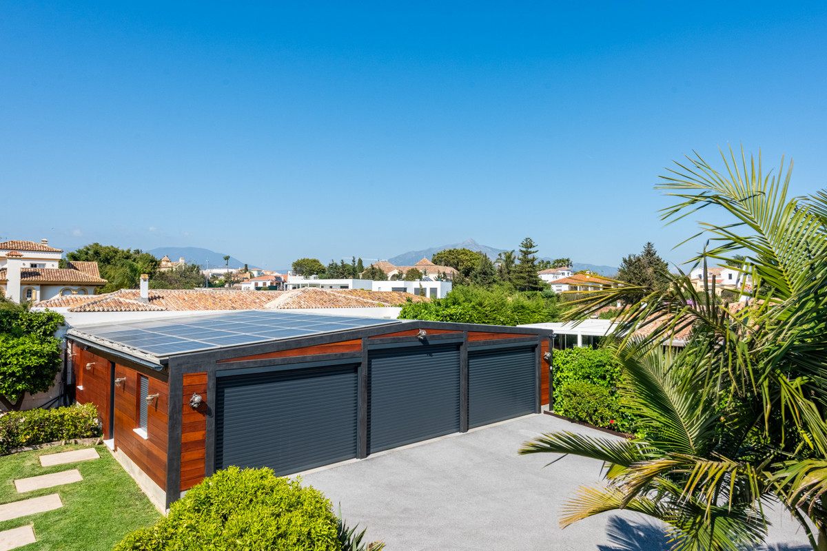 Se vende Villa - Chalet de 4 dormitorios en Costa Del Sol, Málaga, España