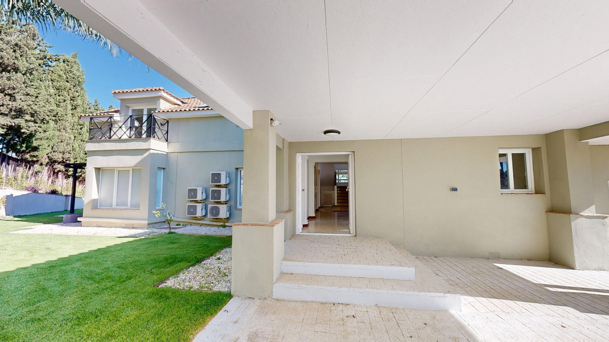 Se vende Villa - Chalet de 6 dormitorios en Costa Del Sol, Cadiz, España