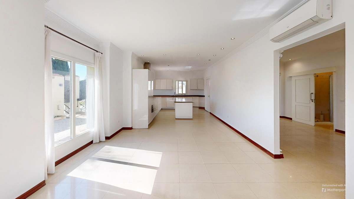 Se vende Villa - Chalet de 6 dormitorios en Costa Del Sol, Cadiz, España