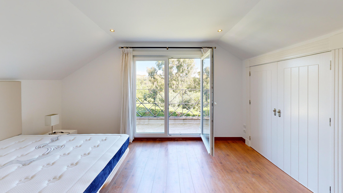 Se vende Villa - Chalet de 6 dormitorios en Costa Del Sol, Cadiz, España