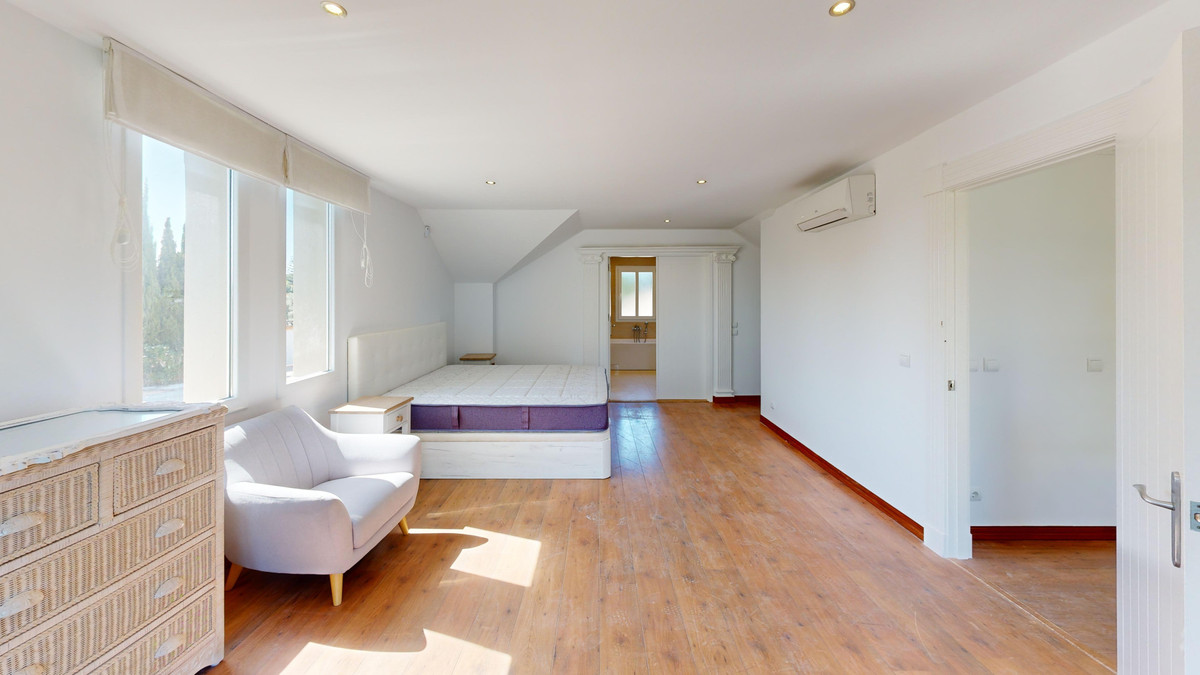Se vende Villa - Chalet de 6 dormitorios en Costa Del Sol, Cadiz, España