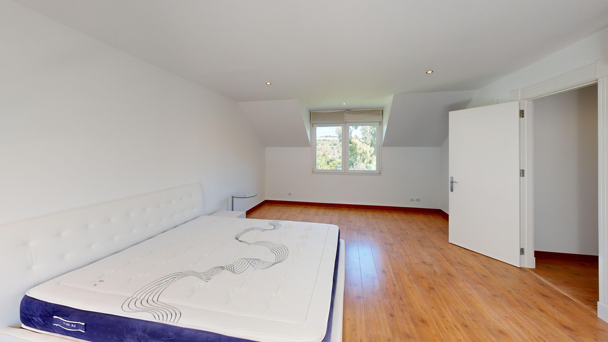 Se vende Villa - Chalet de 6 dormitorios en Costa Del Sol, Cadiz, España